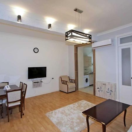Sunny Apartment In The Center Jereván Kültér fotó