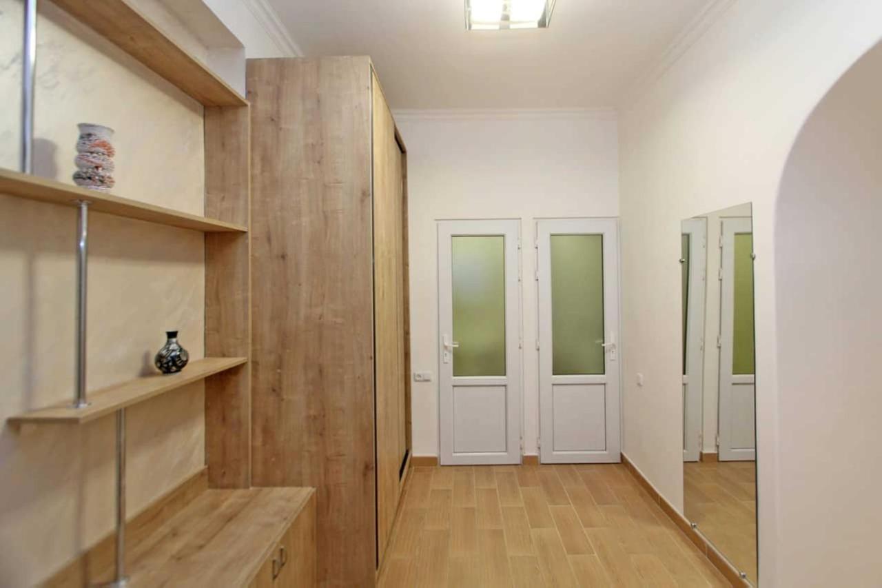Sunny Apartment In The Center Jereván Kültér fotó